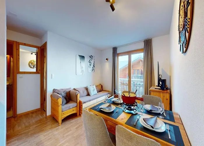 アパート Appealing With Balcony ナンダ