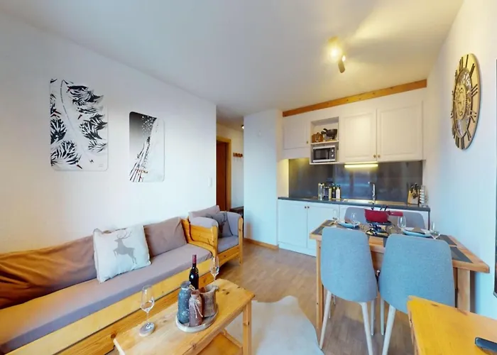 アパート Appealing With Balcony