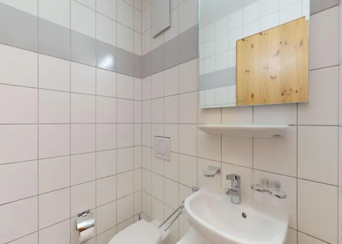 アパート Appealing With Balcony *