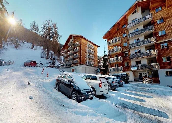 Appealing With Balcony アパート