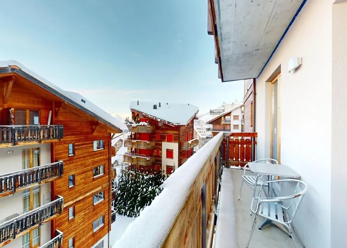 Appealing With Balcony アパート ナンダ